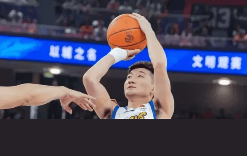 上海队被迫双小外收获奇效，孙铭徽带伤上场吞零蛋，双方主帅表态_指导_广厦_北京